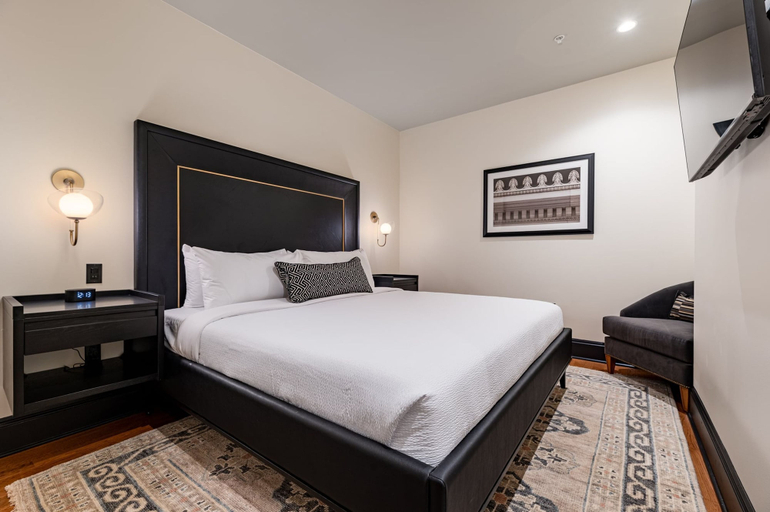 Room 4, 4BR Conjoined Group Unit on Canal Street The Mayfair, Orleans