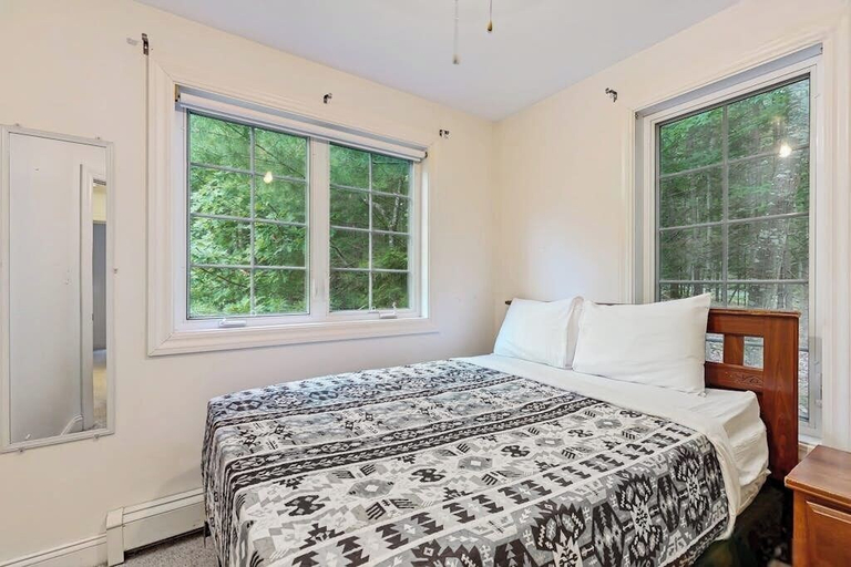 Room 4, Convenient Home With Deck, Grill, & Washer/dryer - Walk Into Town & Acadia, Hancock