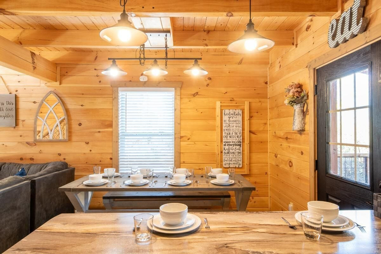 Dining, Cabin In The Mountains, Sevier
