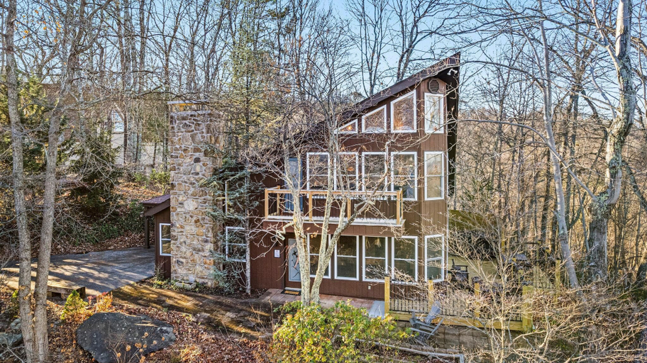Exterior 4, Z - Honey Bear Treehouse, Sevier
