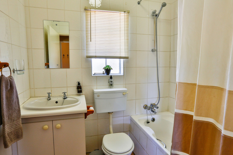 Bathroom 4, Olive Grove Guest Farm, Central Karoo