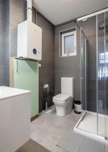 Bathroom 2, D26 Luxury Suites, Budapesti