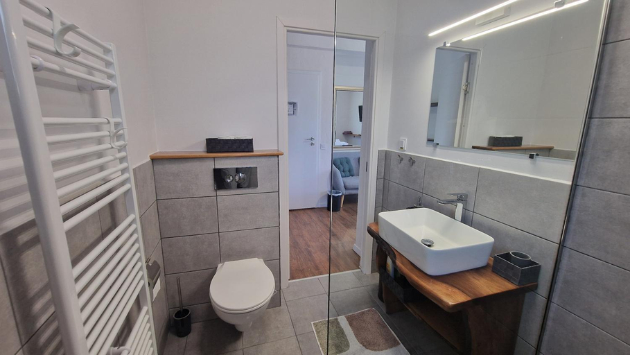 Bathroom 2, Casa Comilor, Sisesti