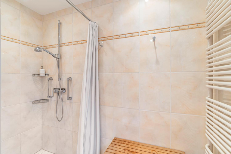Bathroom 3, Schwarzwald Gluck, Rastatt