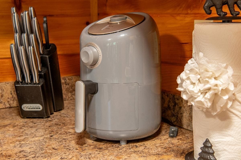 Coffee and/or coffee maker 5, Z - Twisting Pines, Sevier
