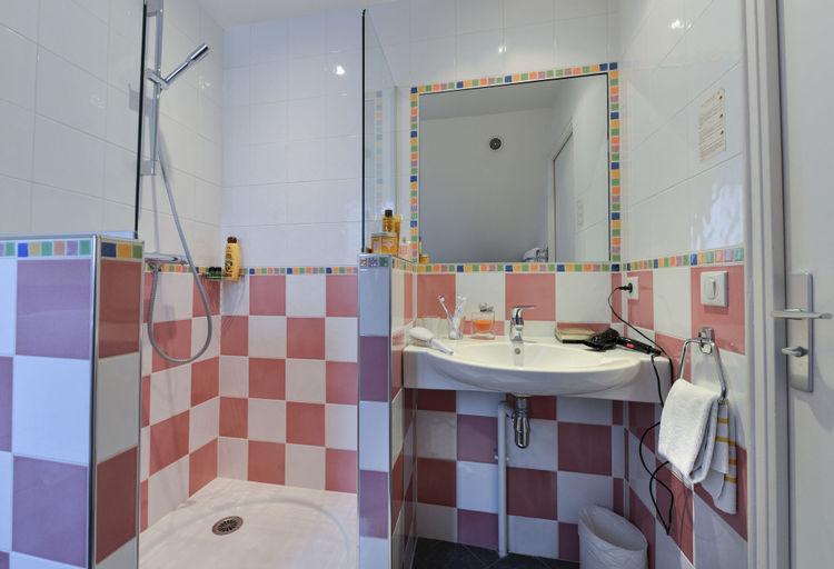 Bathroom 3, Maison du Pré, Paris