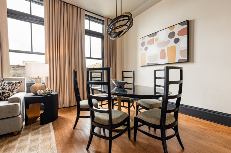 Room 5, 2BR Vibrant Stay Steps to French Quarter The Mayfair, Orleans