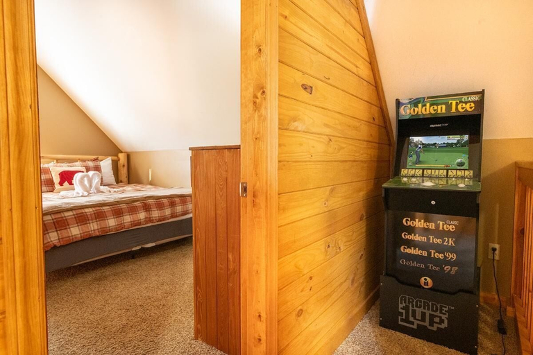 Room 3, Cozy Bear Cove 2, Sevier