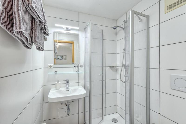 Bathroom 4, Gasthof Rhonlust, Rhön-Grabfeld