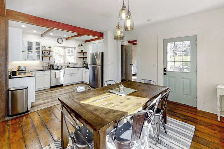 Room 5, Coastal Home With New, Full Kitchen, Walkable Downtown Location, Lincoln