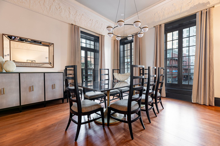 Room 5, 3BR Historic Dance Hall Canal St Views The Mayfair, Orleans