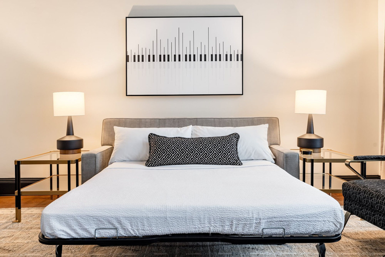 Room 2, 2BR Sweeping Downtown Views Walk to Bourbon The Mayfair, Orleans