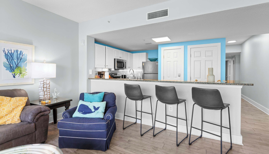 Living area 3, Majestic View Oceanfront, Bay