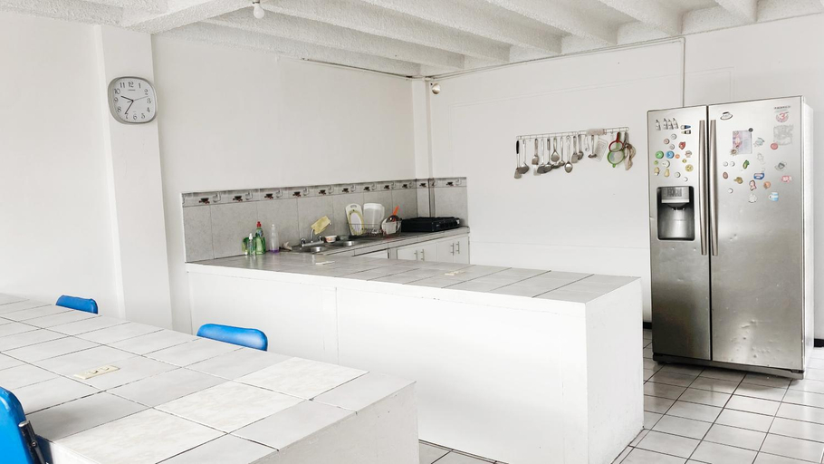 Others 4, Habitacion con bano privado, Quito