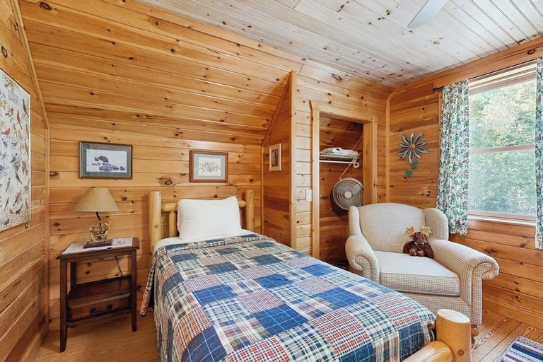Room 3, 10-acre Waterfront Hideaway With Kayak, Private Dock on Prong Pond & Firepit, Piscataquis
