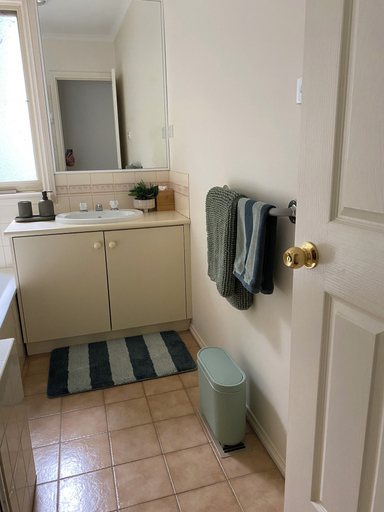 Bathroom 3, Annie's Escape in Warburton, Yarra Ranges - Central