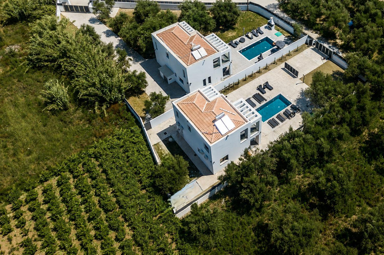 Exterior & Views