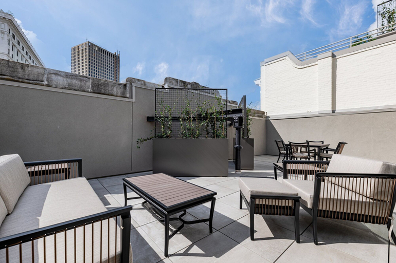 Room 5, 3BR Lavish Penthouse Canal St Private Patio The Mayfair, Orleans