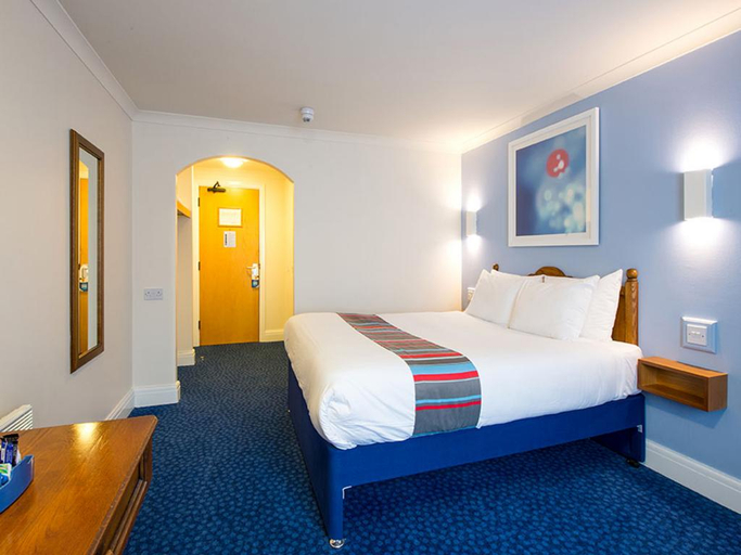 Bedroom 2, Travelodge Northampton Wootton, Northamptonshire