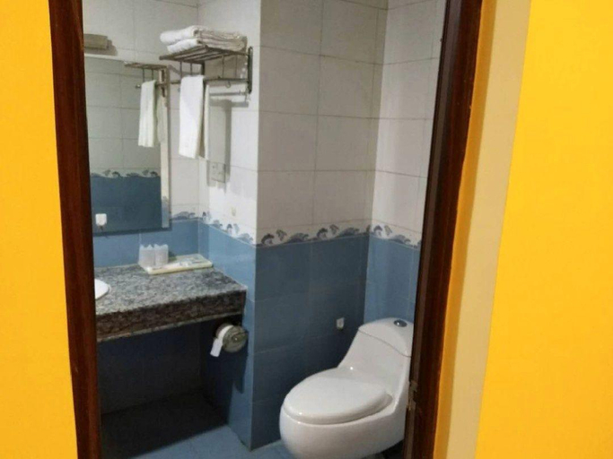 Bathroom 3, Lavande Hotel Chaozhou Fortune Center Lin Street, Chaozhou