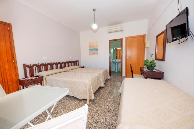 Bedroom 2, Santa Eulalia Hostal, Baleares