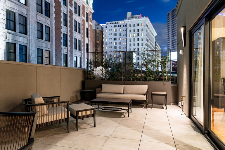 Room 3, 2BR Iconic Penthouse Living Private Patio The Mayfair, Orleans