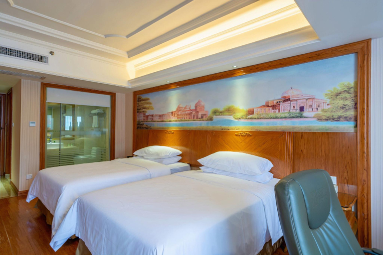 Bedroom 2, Vienna International Hotel Shenzhen Caopu Baigelong Metro Station, Shenzhen