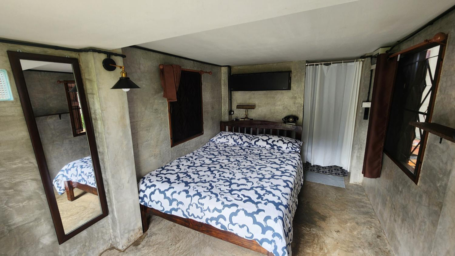 Bedroom 2, Seven 50s, Pai