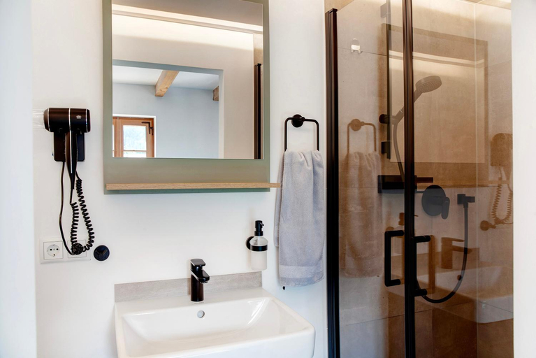 Bathroom 2, Block's Post, Garmisch-Partenkirchen