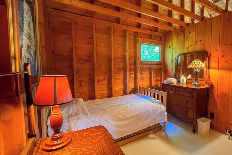 Room 3, Classic Home Overlooking the St. George River With Deck & Great Views, Knox