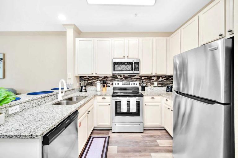 Interior 2, Upstay - Pet-friendly Condo - Sauna, Pool, Orange