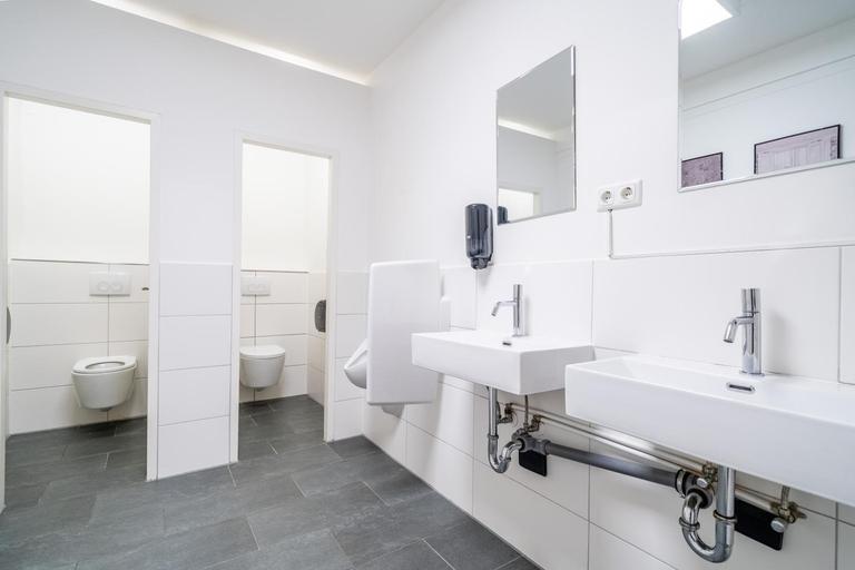 Bathroom 5, D10 I shared bathrooms&kitchen, München