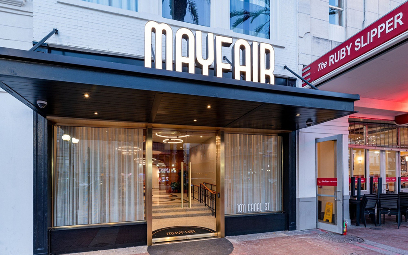 Room 5, 4BR Rare Group Space Private Patio on Canal St The Mayfair, Orleans