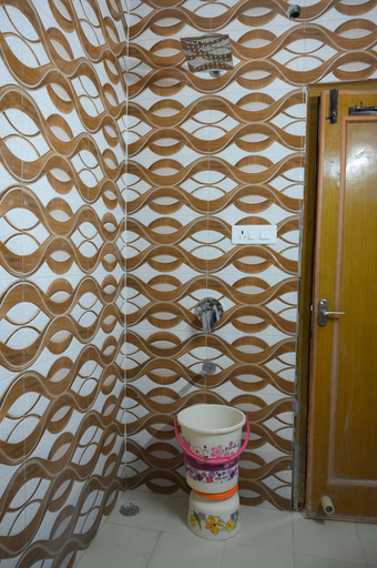 Bathroom 3, Mansarovar Hotel & Banquets, Bareilly