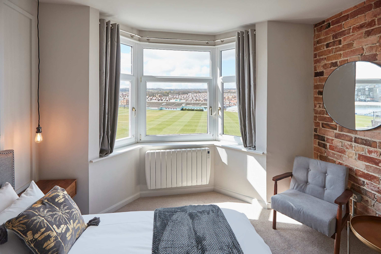 Room 2, Umpires Watch - Cricket View - Sleeps 2, North Yorkshire