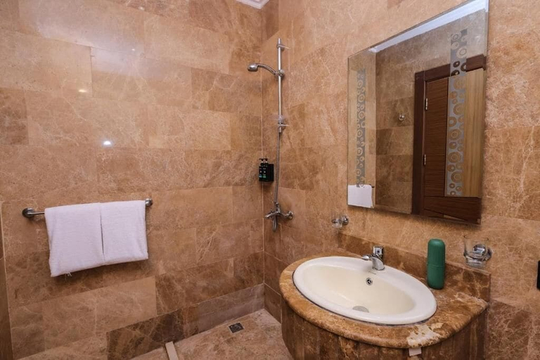 Bathroom 2, diamond aparthotel, Jeddah