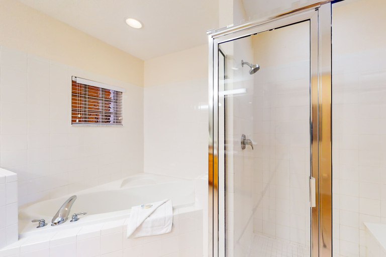 Interior 2, Fourth Floor Condo w/ Shared Pools, Hot Tub, Central AC - Near Theme Parks, Osceola