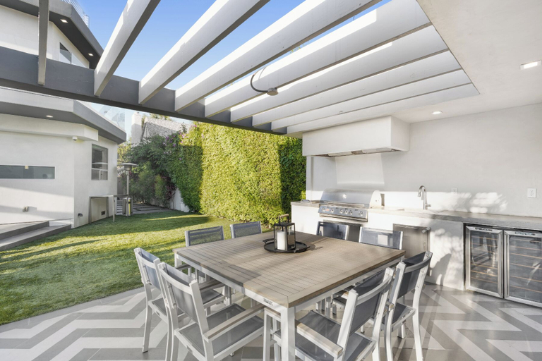 Others 5, Lindenhurst, Los Angeles