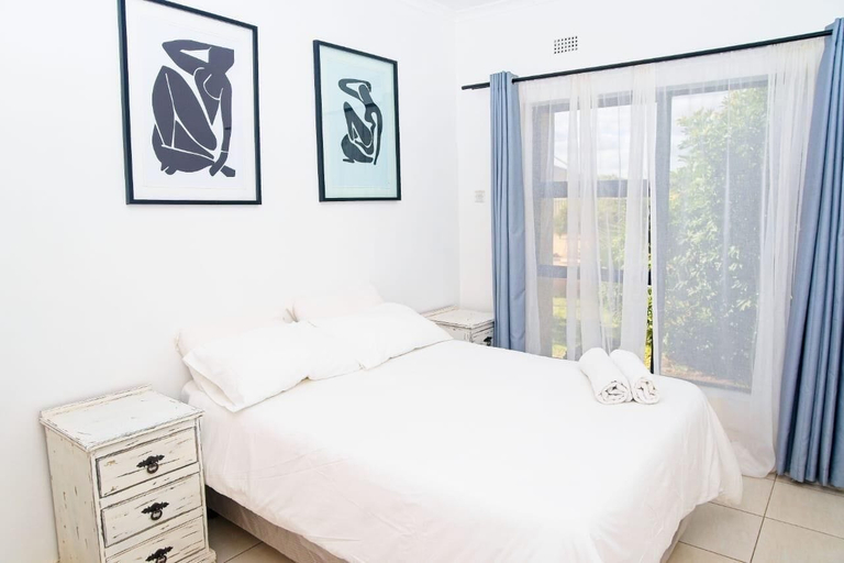 Room 3, Stylish 2 Bed Marlborough Garden Apartment - 2388, Harare