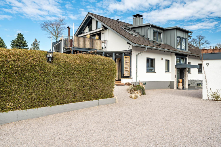 Exterior & Views