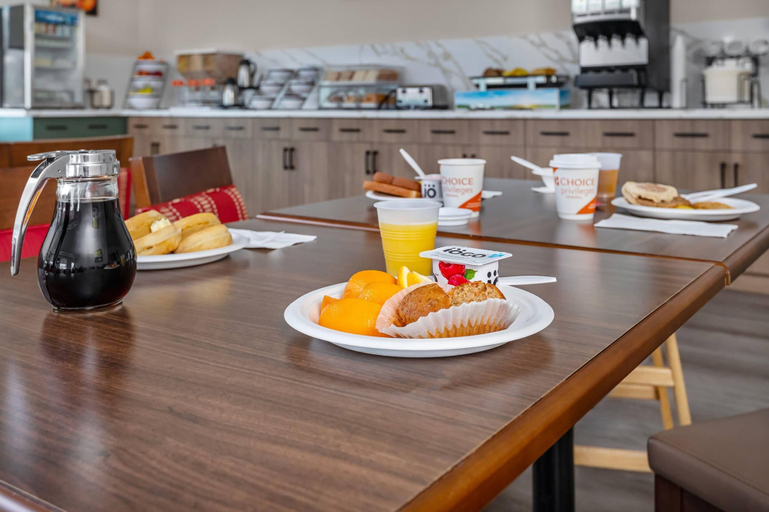 Food & Drinks 5, Comfort Inn Mississauga, Peel