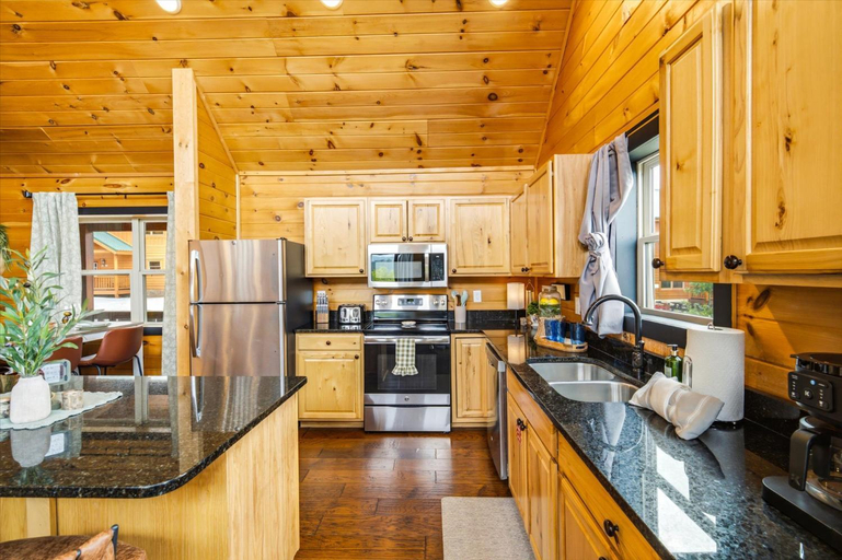 Others 5, Heavenly Daze Amazing Mountain View, Hot Tub, Game Room!, Sevier