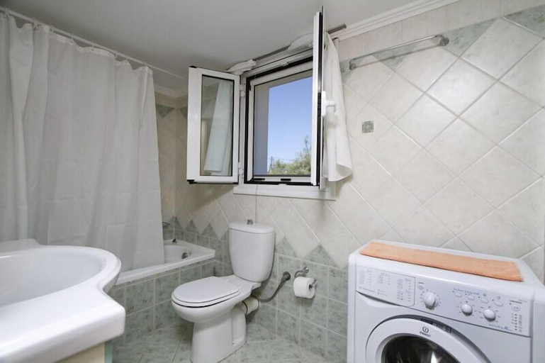 Bathroom, Saint Thomas Village, Ionian Islands