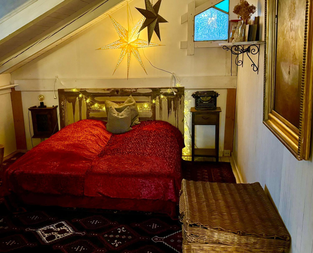 Bedroom 2, Romantic Spa Villa With Fireplace by the Lake, Hedemora
