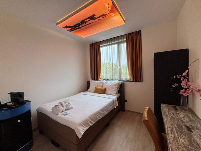 2, Hotel het Dok, Velsen