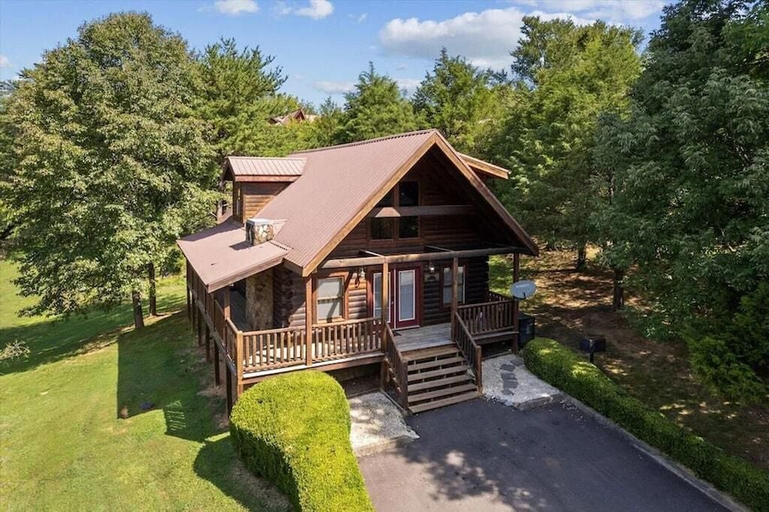 Exterior 2, Smokies Outlook, Sevier