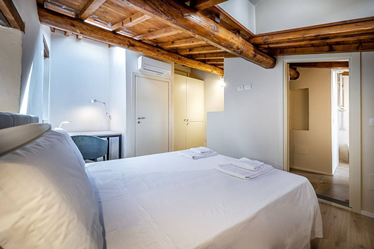 Room 2, Oriuolo 5, Florence