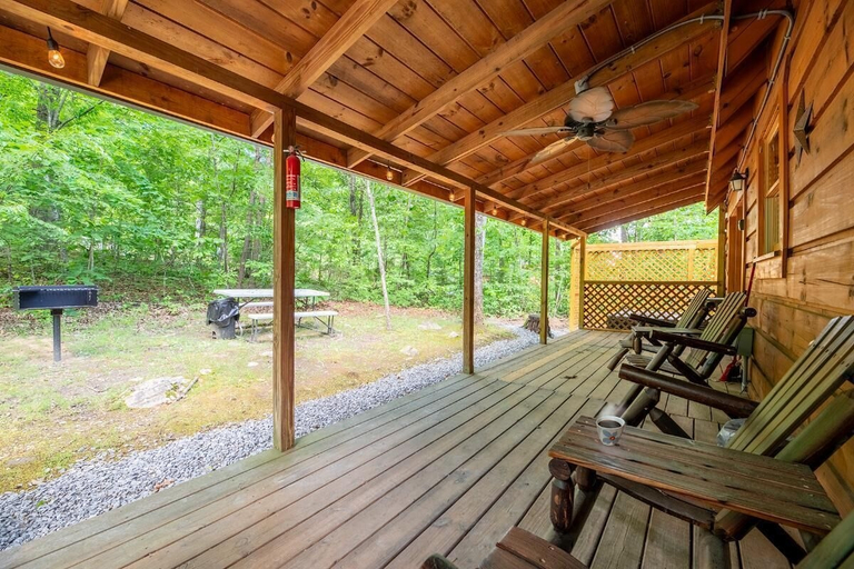 Outdoor dining 2, Quiet Way Cabin, Sevier