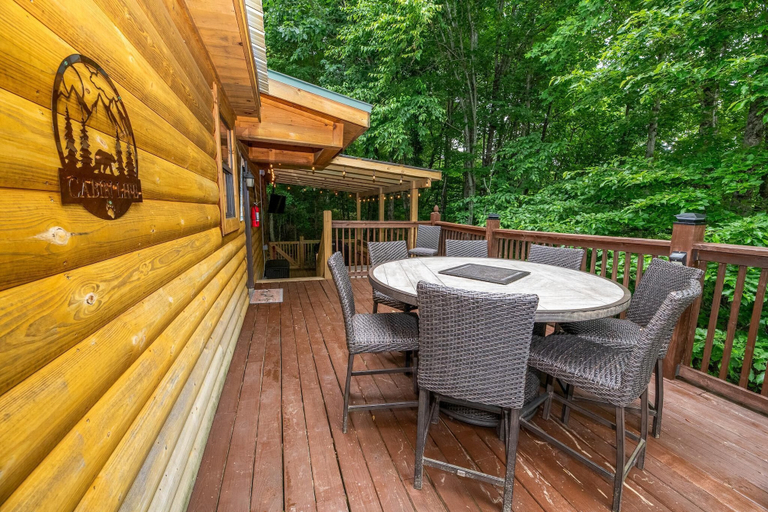 Outdoor dining 4, Bearman's Cabin, Sevier