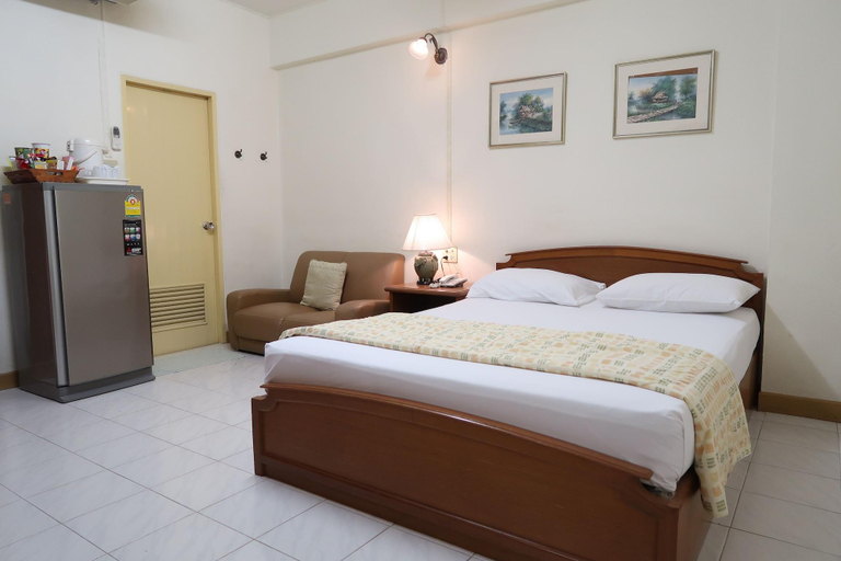 Room 5, Pawana Mansion, Huai Kwang